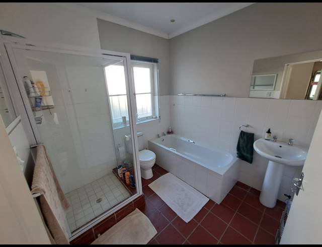 2 bed property to rent in VAN RIEBEECK PARK